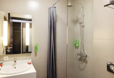 Fosshotel Westfjords Triple Room Bathroom 