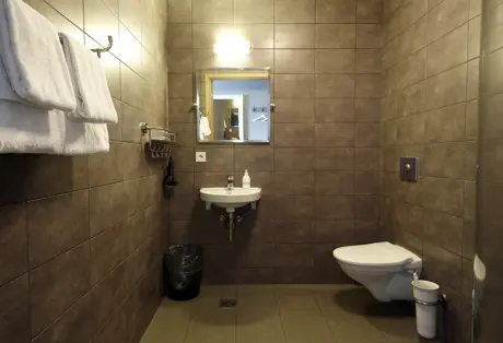 Fosshotel Hellnar Triple Bathroom 