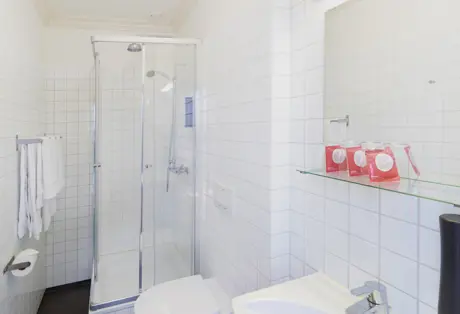 Fosshotel Eastfjords Triple Bathroom