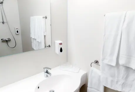 Fosshotel Núpar Triple Room Bathroom