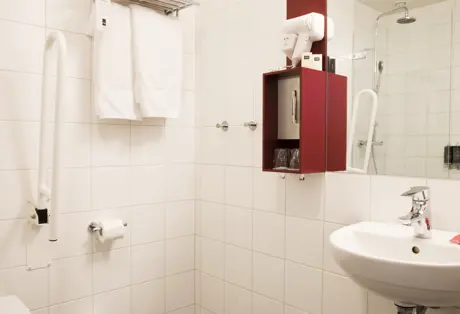 Fosshotel Reykjavik Deluxe Room Bathroom 