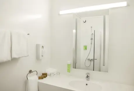 Fosshotel Núpar Standard Double Bathroom 