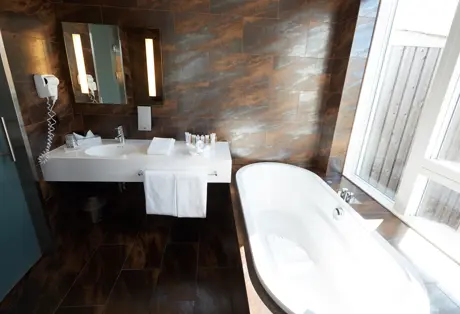 Fosshotel Vatnajökull Suite Bathroom